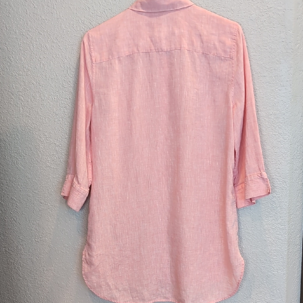 Like new. Chico's Size 1 Linen Shirt - Picture 3 of 4